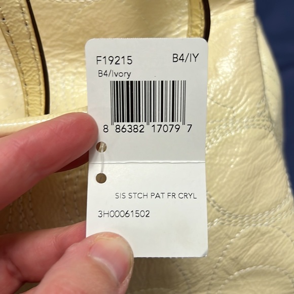 Coach purse, never been used with tag on - Picture 4 of 4